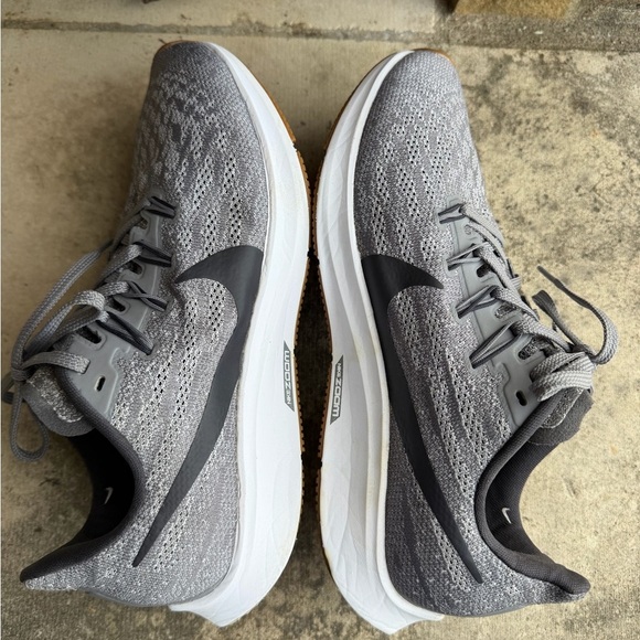 Nike Air Zoom‎ Pegasus 36 Running Gray and Black Sneakers Sz-8. J main image 4